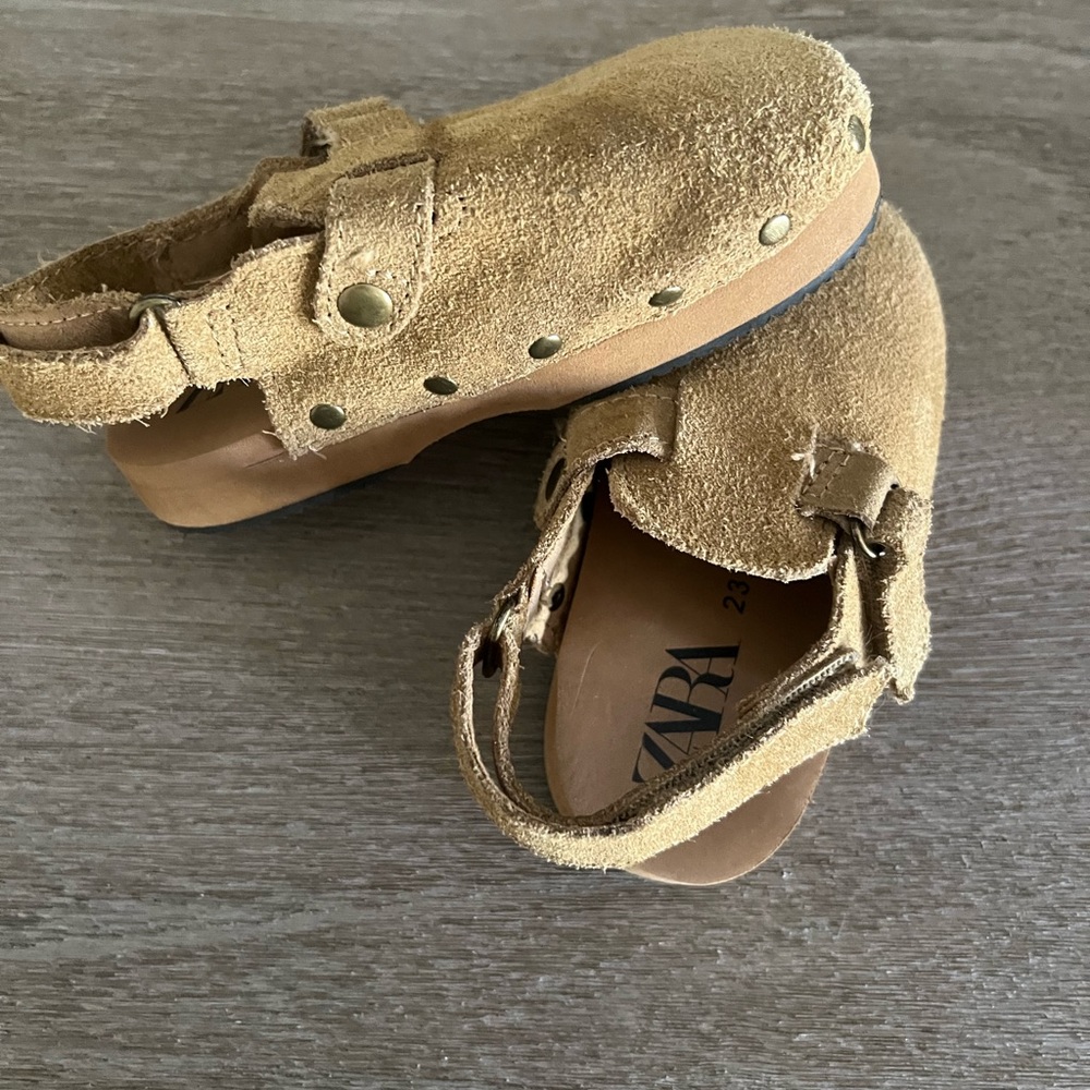 Zara clog sandals. Excellent condition- worn once. Size 23